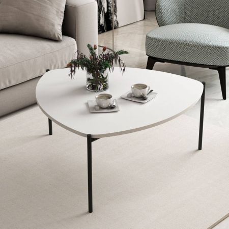 Tavoli da salotto Mush con piano in ceramica effetto marmo nero opaco con dettagli oro e con gamba nera