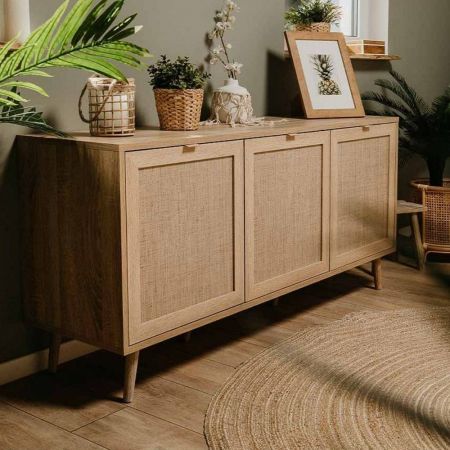 Credenza Miranda con 3 ante e 3 cassetti in legno massiccio bianco con top pino